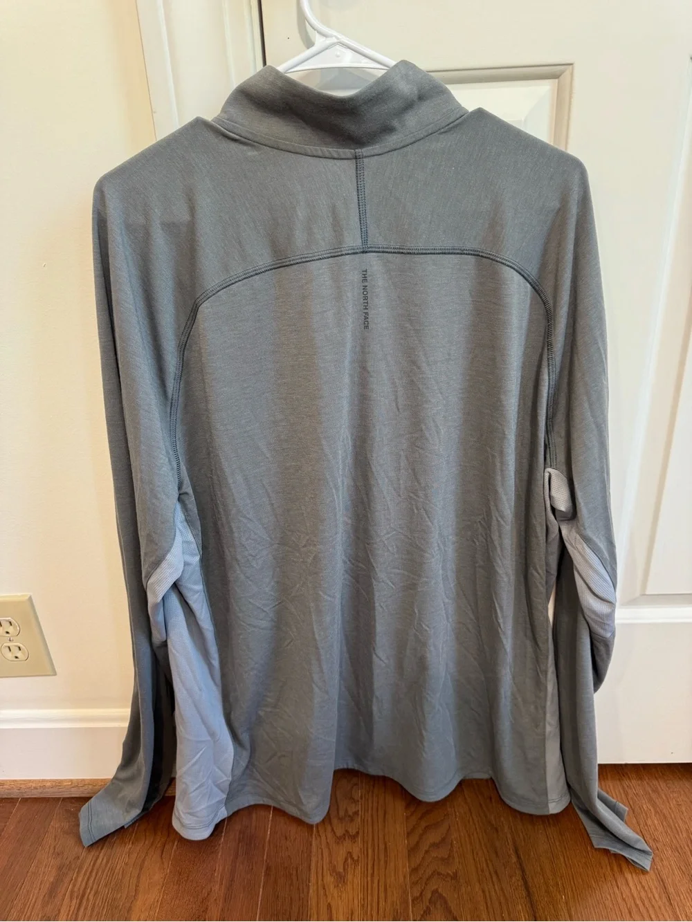 The North Face Men's Light Gray Quarter-Zip Performance Pullover